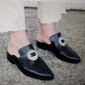 Freda Salvador black leather silver medallion shoes/loafers/mules Sz 35/Us Sz 5